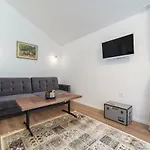 D & J With Heated Pool & Stunning Sea View Appartement *