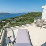 D & J With Heated Pool & Stunning Sea View Lägenhet *