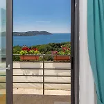 D & J With Heated Pool & Stunning Sea View * Orasac