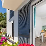 D & J With Heated Pool & Stunning Sea View Orasac