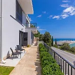 D & J With Heated Pool & Stunning Sea View