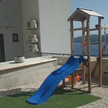 D & J With Heated Pool & Stunning Sea View Apartman Orasac