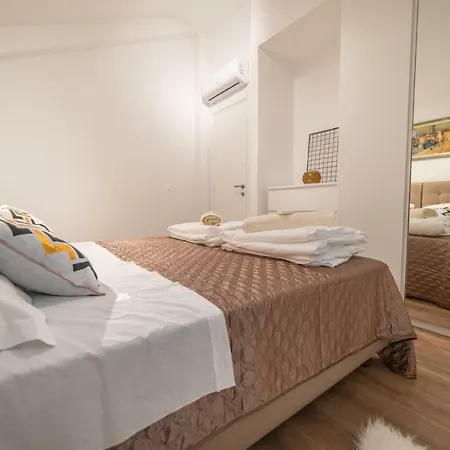 D & J With Heated Pool & Stunning Sea View * Orasac