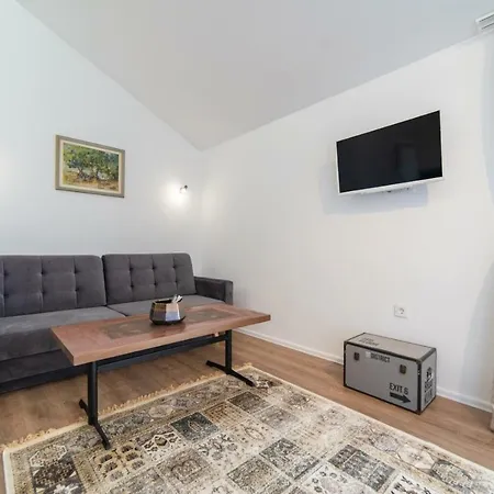 D & J With Heated Pool & Stunning Sea View Apartman *