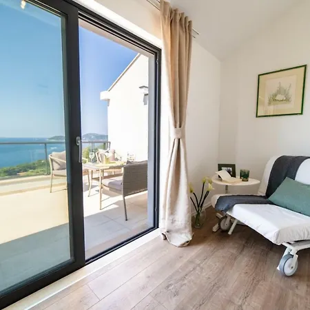 D & J With Heated Pool & Stunning Sea View