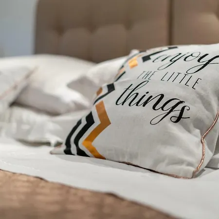 D & J With Heated Pool & Stunning Sea View