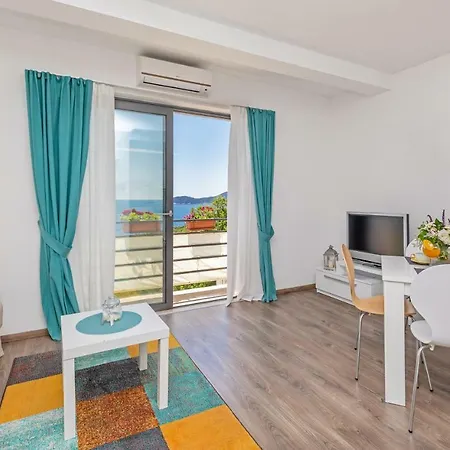 D & J With Heated Pool & Stunning Sea View * Orasac