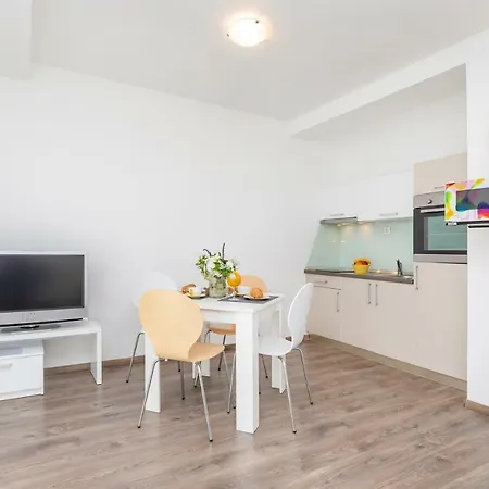 D & J With Heated Pool & Stunning Sea View Orasac