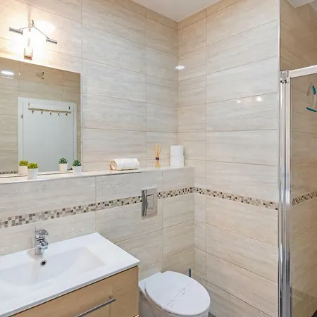 D & J With Heated Pool & Stunning Sea View Apartman Orasac