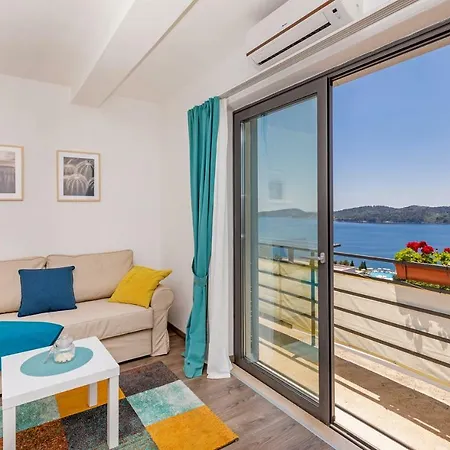 D & J With Heated Pool & Stunning Sea View Apartman *