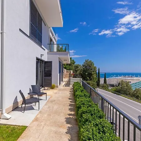 D & J With Heated Pool & Stunning Sea View