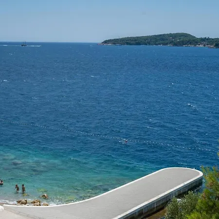 D & J With Heated Pool & Stunning Sea View *