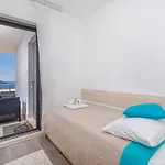 D & J With Heated Pool & Stunning Sea View Apartment