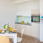D & J With Heated Pool & Stunning Sea View Apartment *