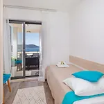 D & J With Heated Pool & Stunning Sea View דירה אורסאץ