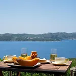 D & J With Heated Pool & Stunning Sea View Apartment