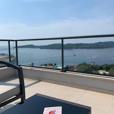 D & J Apartment