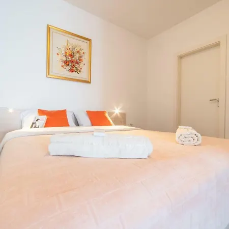 D & J With Heated Pool & Stunning Sea View Orasac