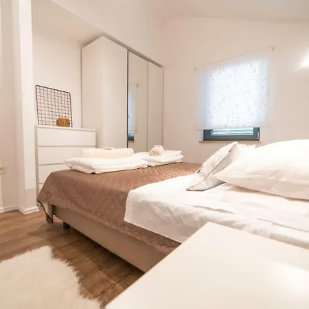 D & J With Heated Pool & Stunning Sea View * Orasac