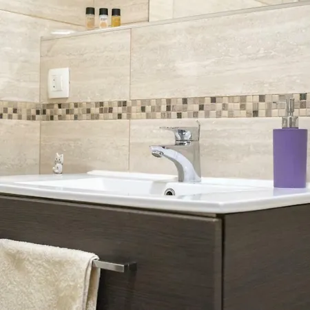 D & J With Heated Pool & Stunning Sea View Daire