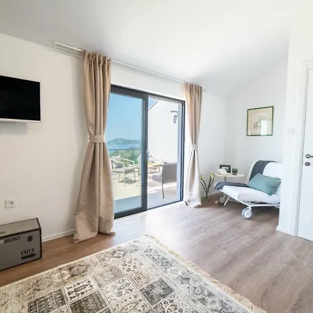 D & J Apartment Orasac