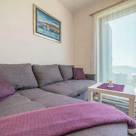 D & J Apartment *