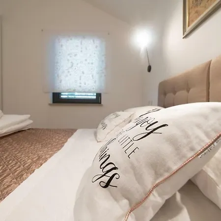 D & J Apartment