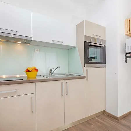 D & J With Heated Pool & Stunning Sea View *