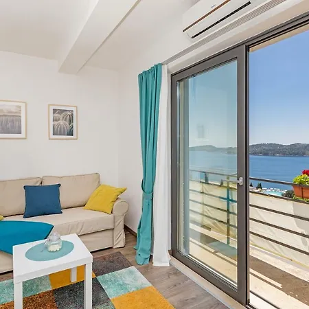 D & J With Heated Pool & Stunning Sea View * Orasac