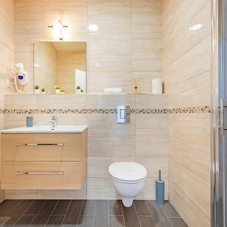 D & J With Heated Pool & Stunning Sea View 奥拉萨奇