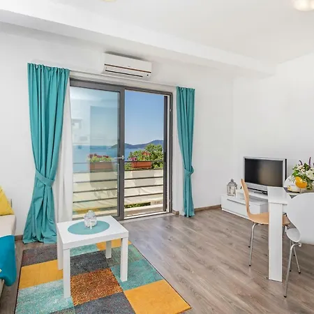 D & J With Heated Pool & Stunning Sea View Apartament Orašac