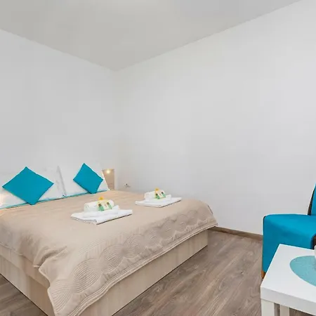 D & J With Heated Pool & Stunning Sea View Daire