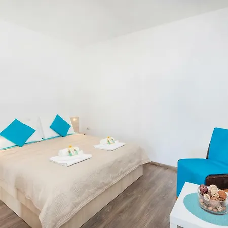 D & J With Heated Pool & Stunning Sea View Apartament Orašac
