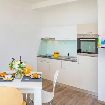 D & J With Heated Pool & Stunning Sea View Apartament *