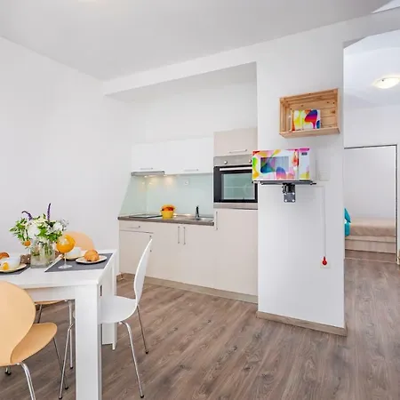 D & J With Heated Pool & Stunning Sea View Daire