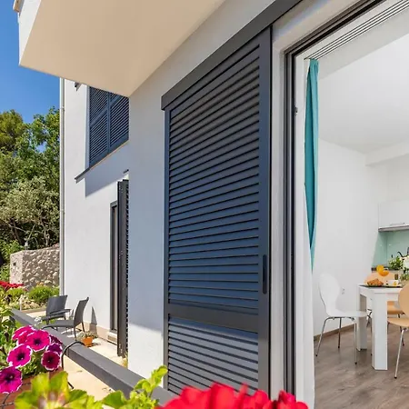 D & J With Heated Pool & Stunning Sea View Orasac