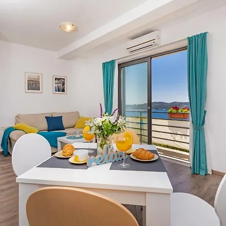 D & J With Heated Pool & Stunning Sea View Apartamento Orasac