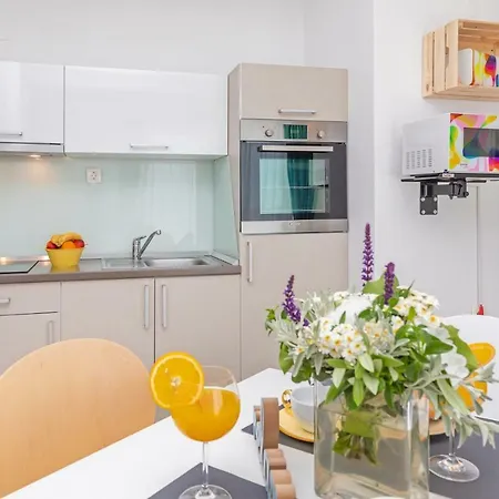 D & J With Heated Pool & Stunning Sea View Apartament