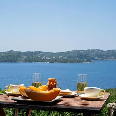 D & J With Heated Pool & Stunning Sea View Apartment