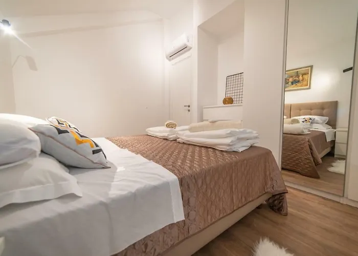 D & J With Heated Pool & Stunning Sea View * 奥拉萨奇