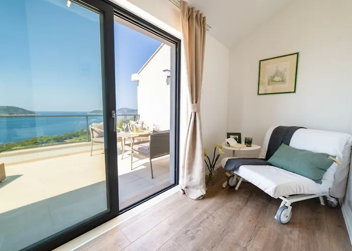 D & J With Heated Pool & Stunning Sea View