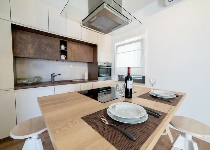D & J With Heated Pool & Stunning Sea View *