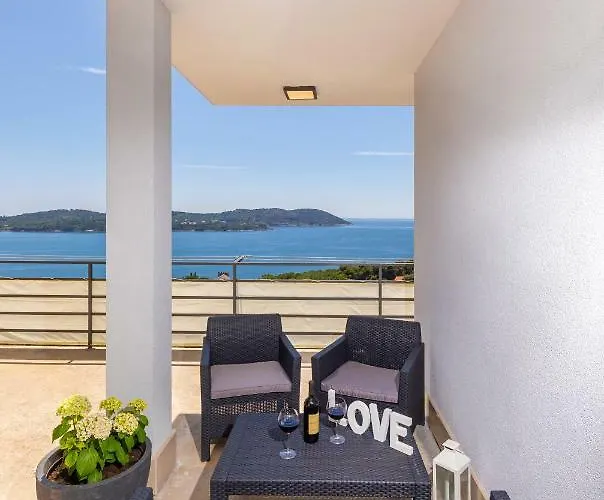 D & J With Heated Pool & Stunning Sea View 公寓 奥拉萨奇