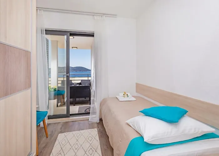 D & J With Heated Pool & Stunning Sea View 公寓 奥拉萨奇