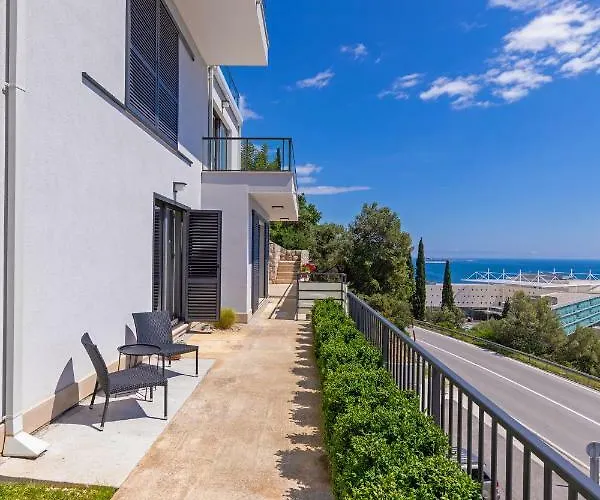 D & J With Heated Pool & Stunning Sea View