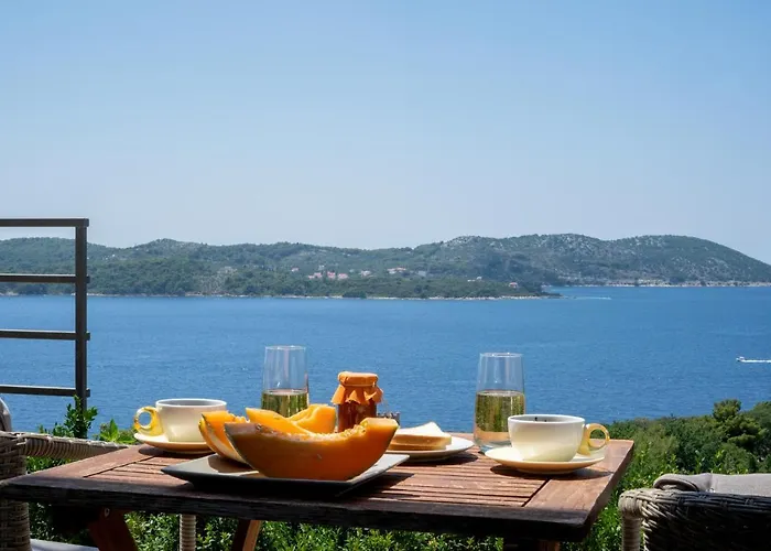 D & J With Heated Pool & Stunning Sea View 公寓