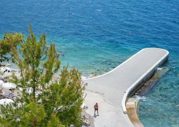 D & J With Heated Pool & Stunning Sea View *