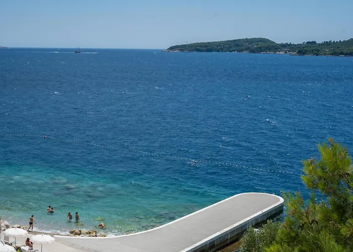 D & J With Heated Pool & Stunning Sea View *